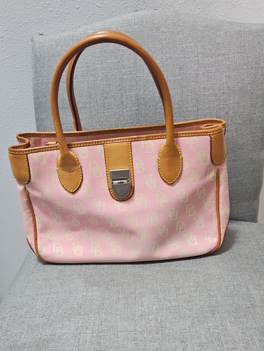 Dooney &Bourke Y2K Vintage Signature Momogram Pink Monogram Tote with Tan Trim